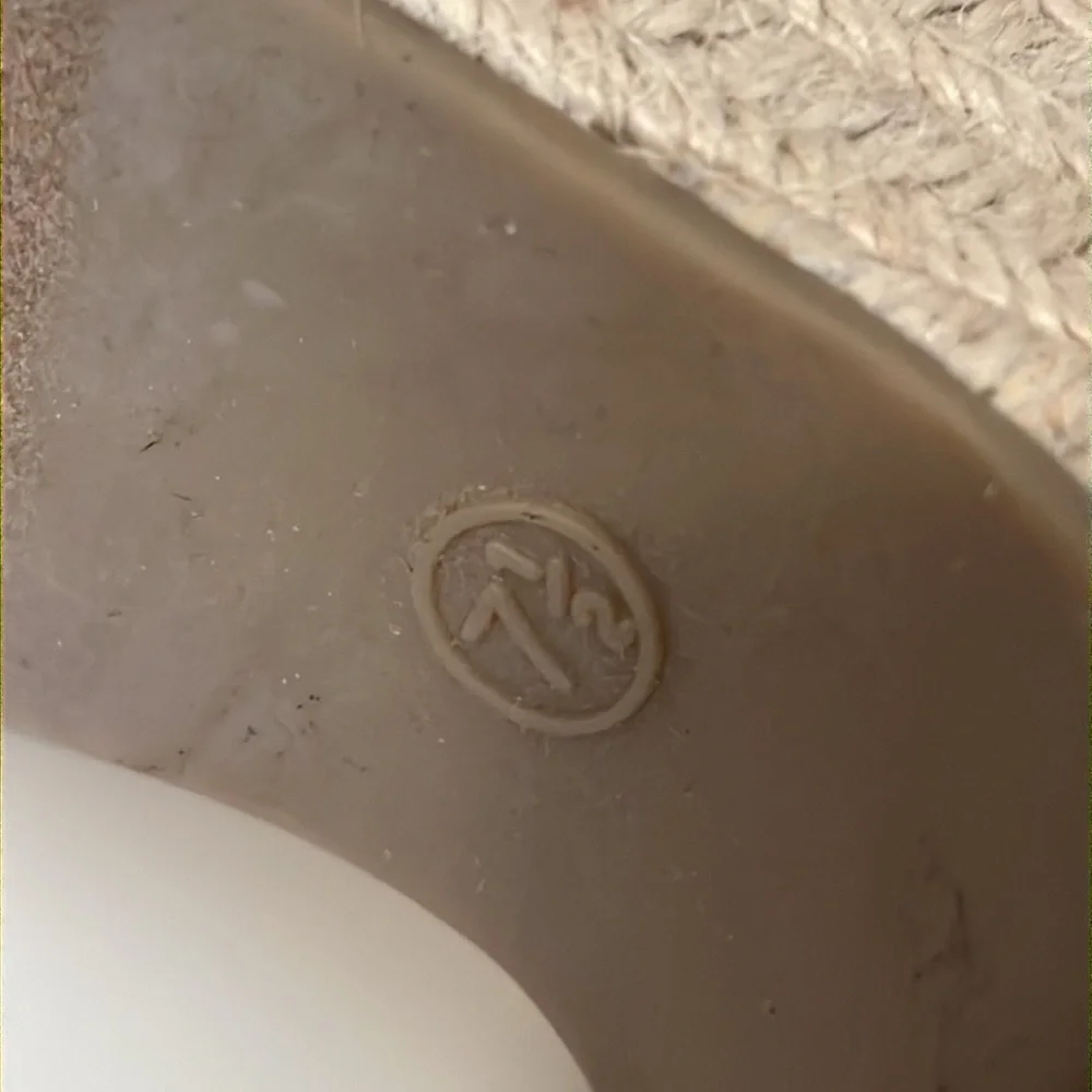 Universal Thread Wedges - Picture 6 of 11